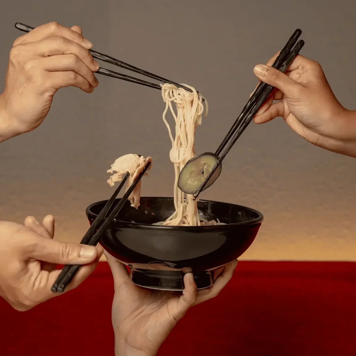 Chilled Reimen Ubud at Raku Raku: The Comfort Bowl That Pulls Everyone Closer